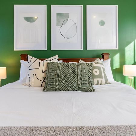 Gorgeous In Green - 2 Bed Central Oasis W/King Bed クライストチャーチ エクステリア 写真