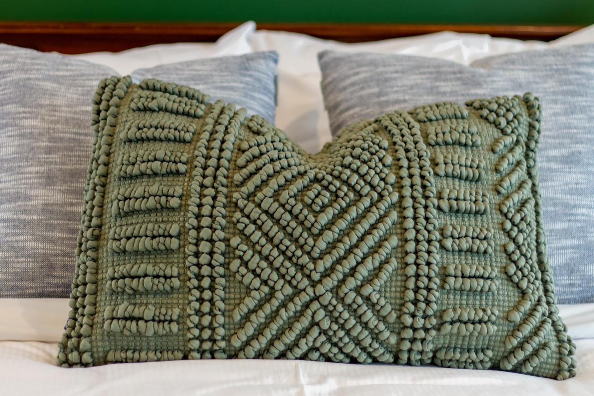 Gorgeous In Green - 2 Bed Central Oasis W/King Bed クライストチャーチ エクステリア 写真