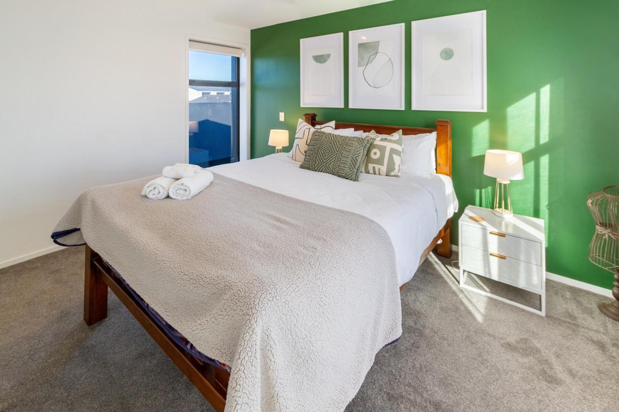 Gorgeous In Green - 2 Bed Central Oasis W/King Bed クライストチャーチ エクステリア 写真
