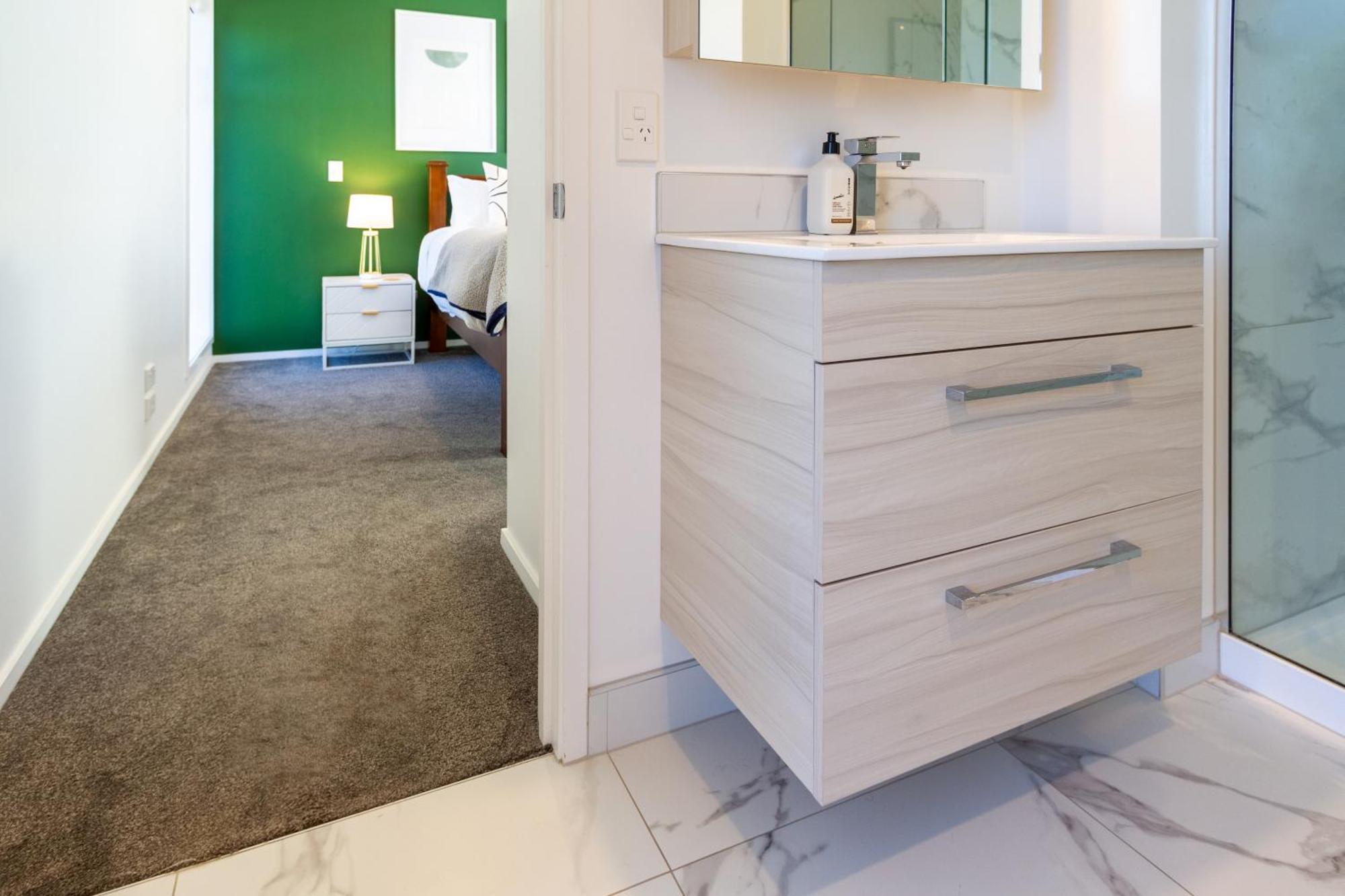 Gorgeous In Green - 2 Bed Central Oasis W/King Bed クライストチャーチ エクステリア 写真