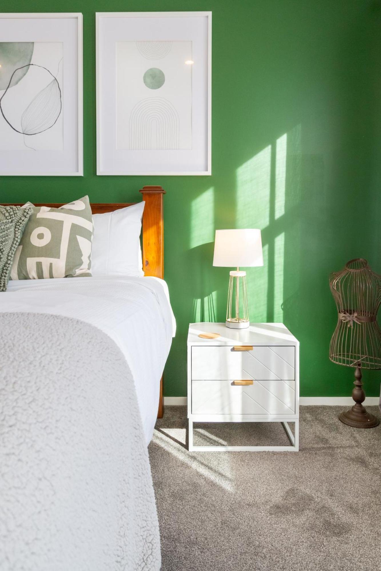 Gorgeous In Green - 2 Bed Central Oasis W/King Bed クライストチャーチ エクステリア 写真