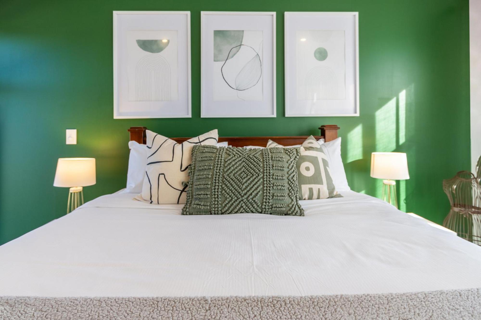 Gorgeous In Green - 2 Bed Central Oasis W/King Bed クライストチャーチ エクステリア 写真