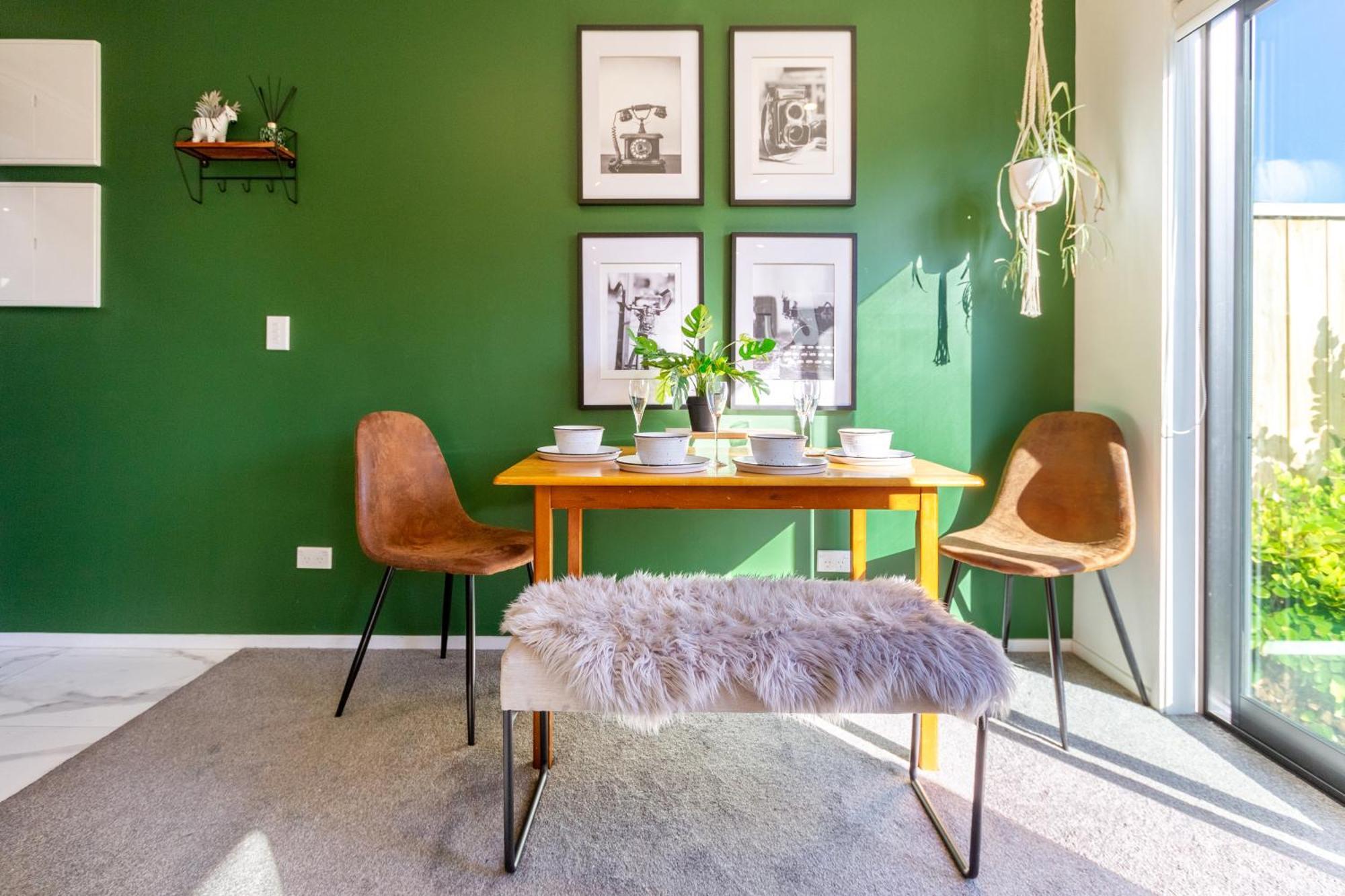 Gorgeous In Green - 2 Bed Central Oasis W/King Bed クライストチャーチ エクステリア 写真